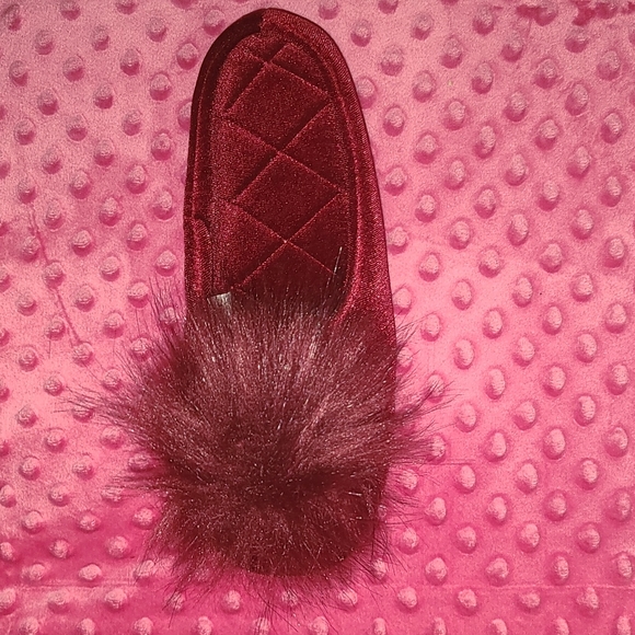 NIB INC for Macy's Pom pom burgundy slippers, Size M (7-8) - Picture 4 of 6